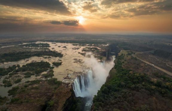 Iconic Zimbabwe Itinerary: Victoria Falls, Hwange, Mana Pools & Lake Kariba