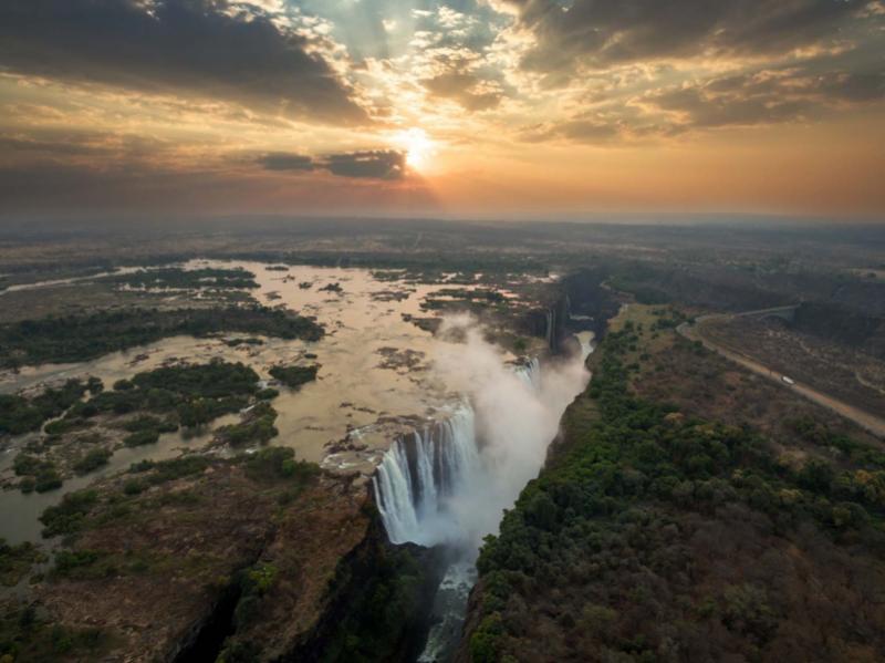 Iconic Zimbabwe Itinerary: Victoria Falls, Hwange, Mana Pools & Lake Kariba